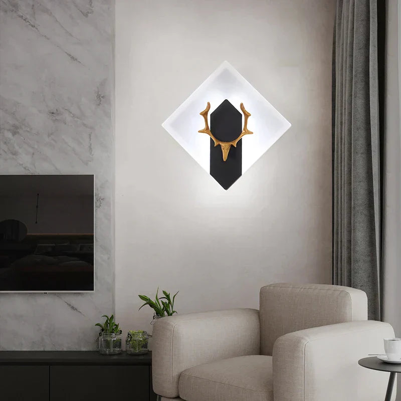 AntlerGlow - Modern LED Vägglampa med Gevärkdesign – Dekorativ Belysning
