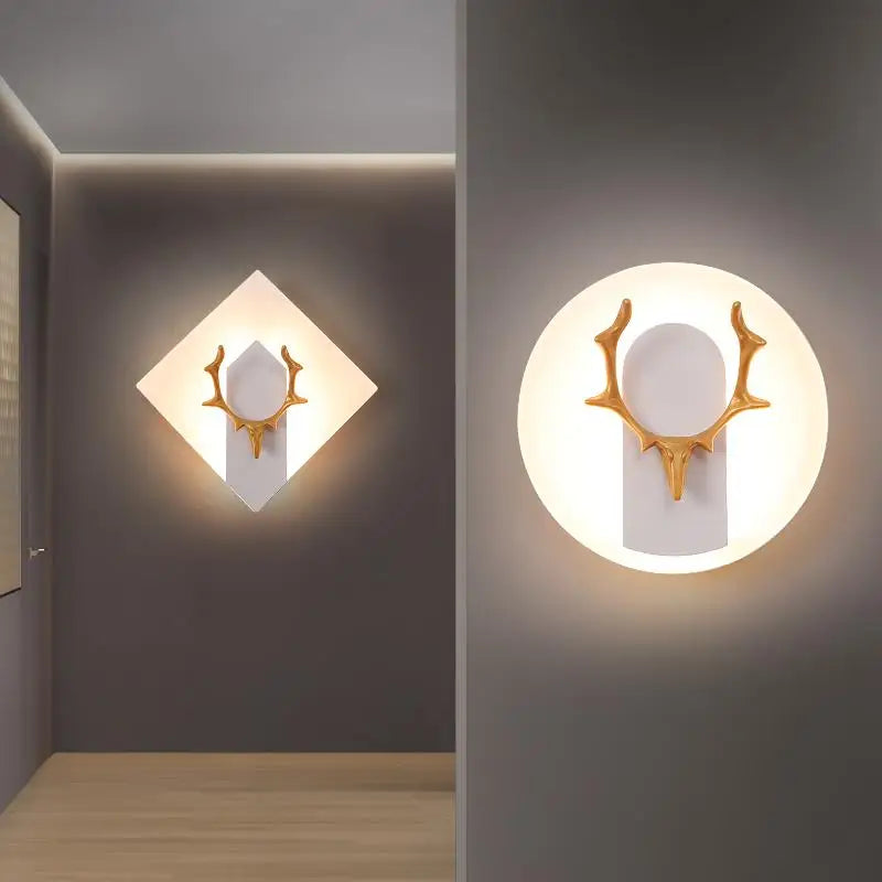 AntlerGlow - Modern LED Vägglampa med Gevärkdesign – Dekorativ Belysning