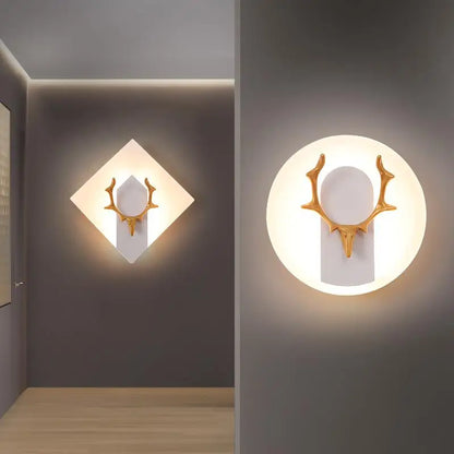 AntlerGlow - Modern LED Vägglampa med Gevärkdesign – Dekorativ Belysning