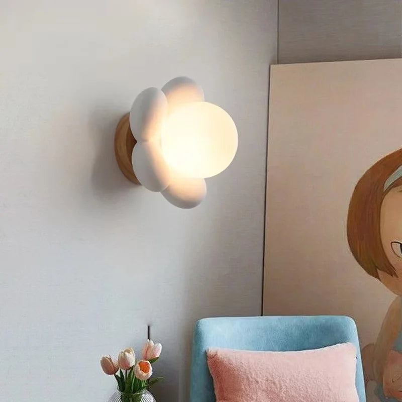 BloomLight - Vägglampa med Blomdesign och LED för Barnrum och Vardagsrum