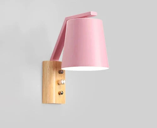 WoodLume – Modern LED Vägglampa i Trä för Vardagsrum och Sovrum