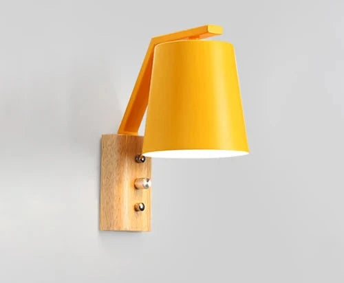 WoodLume – Modern LED Vägglampa i Trä för Vardagsrum och Sovrum