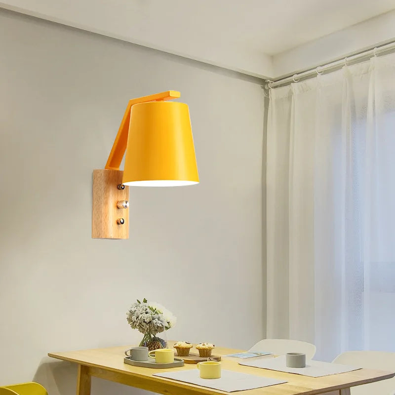 WoodLume – Modern LED Vägglampa i Trä för Vardagsrum och Sovrum