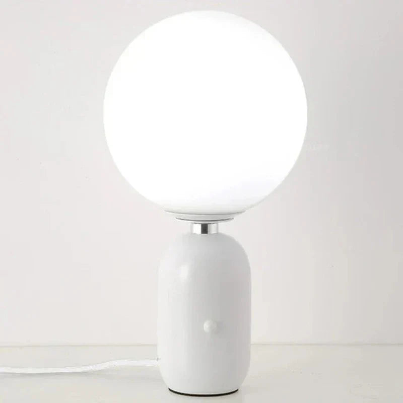 NordicGlow – Bordslampa med Glaskula och LED-belysning