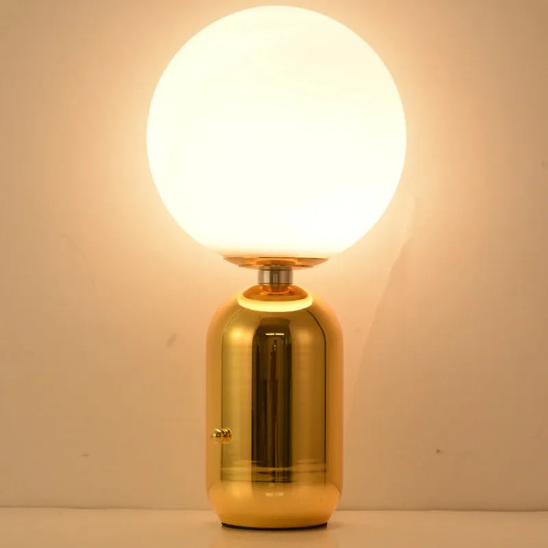 NordicGlow – Bordslampa med Glaskula och LED-belysning