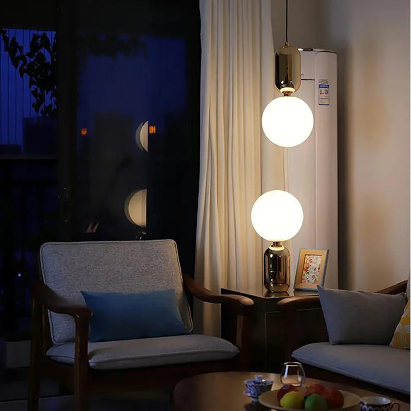 NordicGlow – Bordslampa med Glaskula och LED-belysning