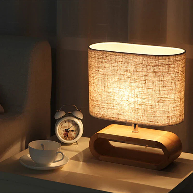 WoodLuxe – Bordslampa med Träbas för Sovrum och Vardagsrum