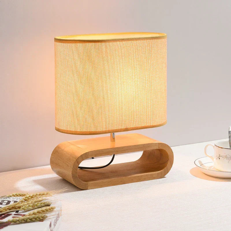 WoodLuxe – Bordslampa med Träbas för Sovrum och Vardagsrum