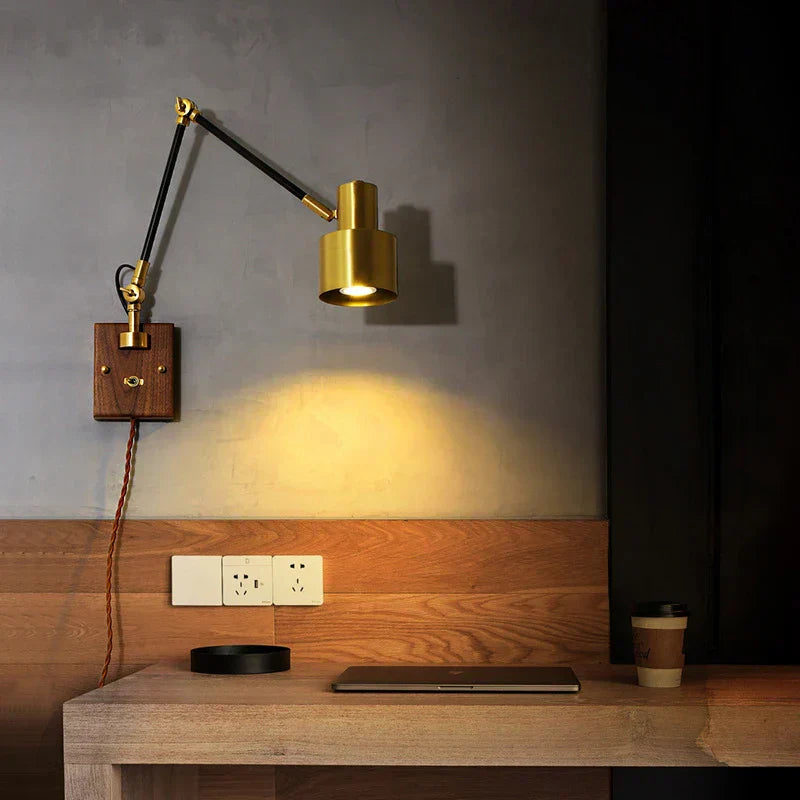 LightCraft - Justerbar Vintage Vägglampa i Mässing och Trä