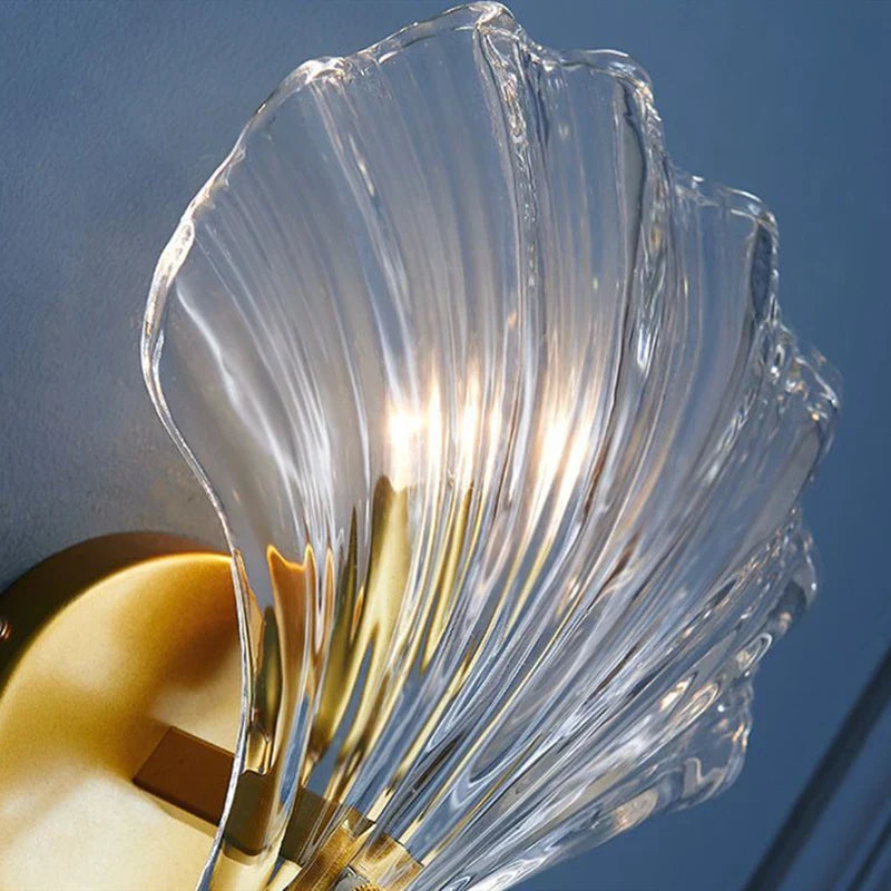 CoralGlimmer – Modern LED Vägglampa i Snäckformad Glasdesign