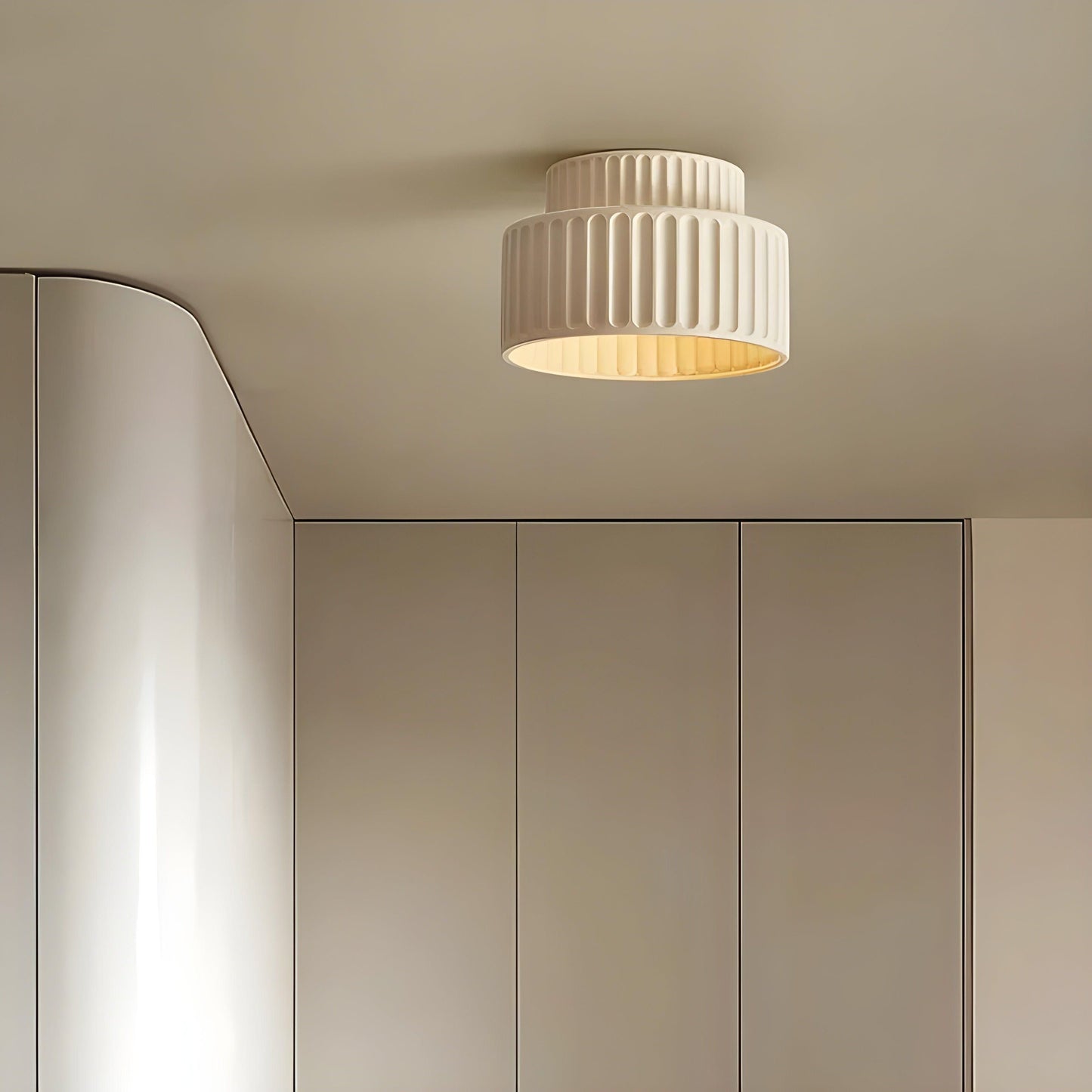 LED-taklampa i kräm - Mjukt ljus för en mysig boendemiljö