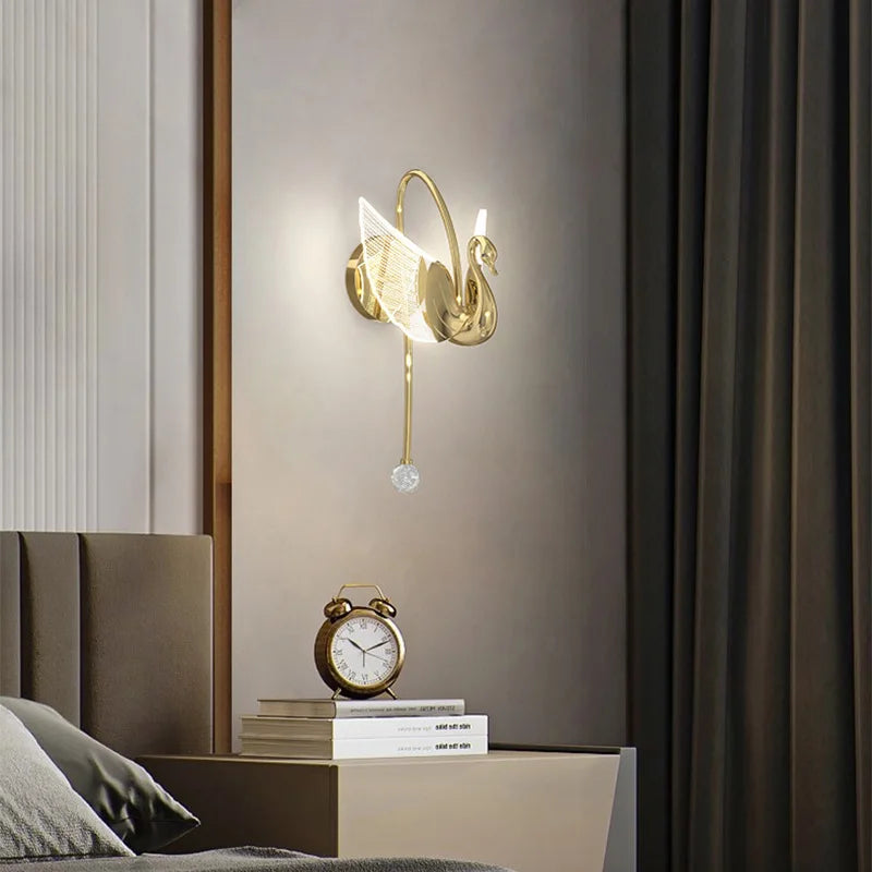 SereneSwan – Elegant Sirlige Vägglampa för Lyxiga Interiörer