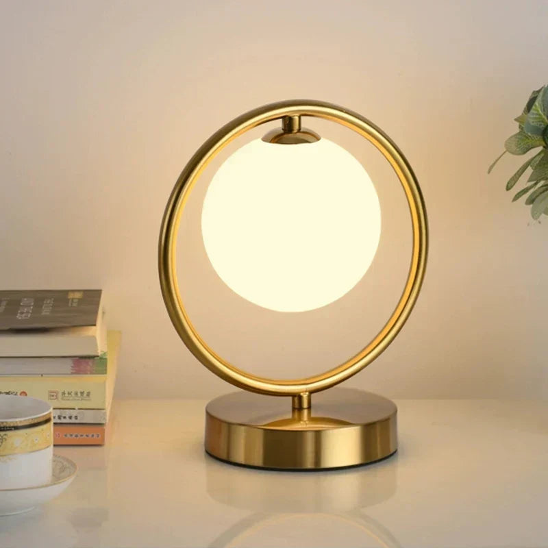 LumeSphere – Dimbar LED Bordslampa med Glaskula för Vardagsrum och Sovrum