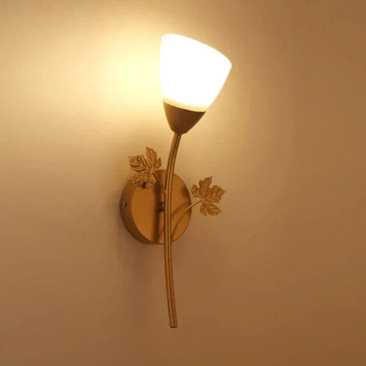 LeafGlow - Järnvägglampa i Vintage Stil med Bladmotiv – LED-lampa