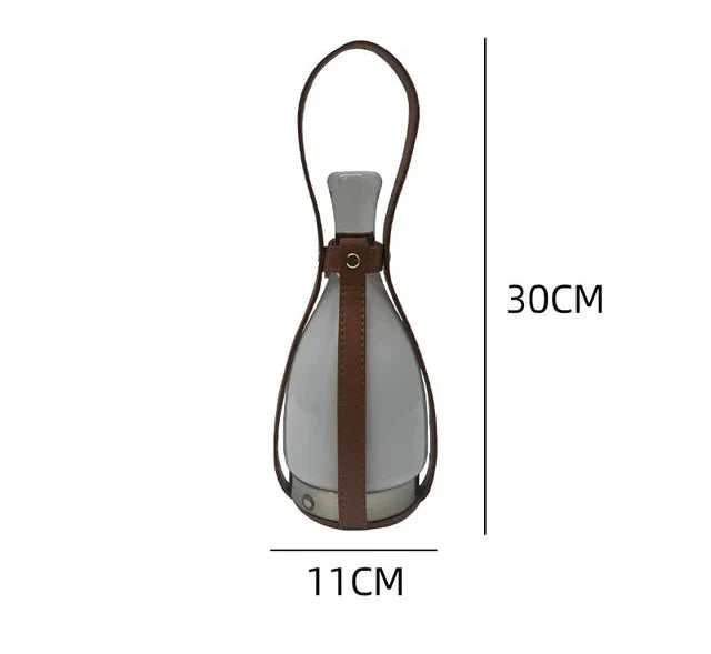 LumeCarry – Bärbar LED Flasketta med Läderhandtag