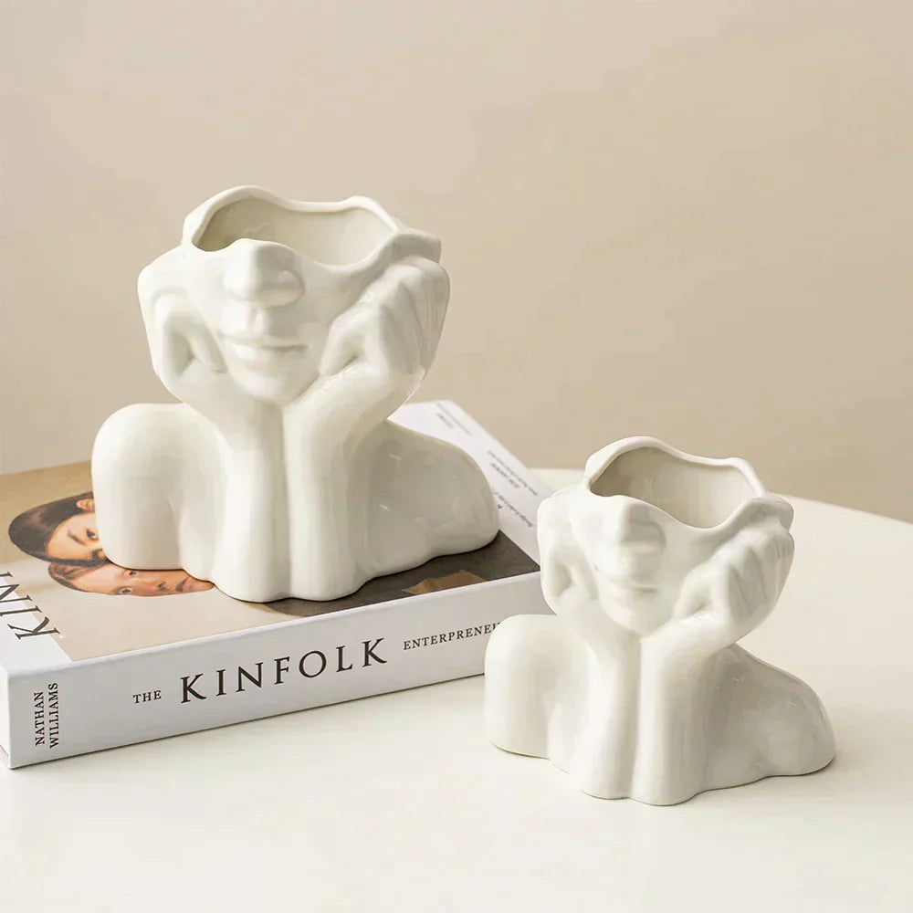 Enastående och modern krämfärgad vas