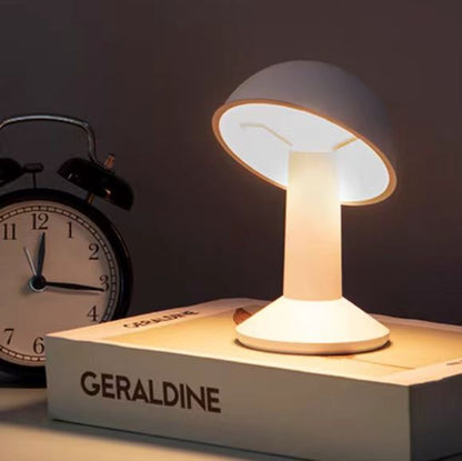 Bordslampa i Skandinavisk Stil med Guld Messing