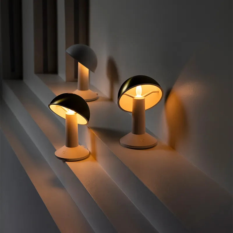 Skandinavisk Stilmessingsbordslampa i Guld