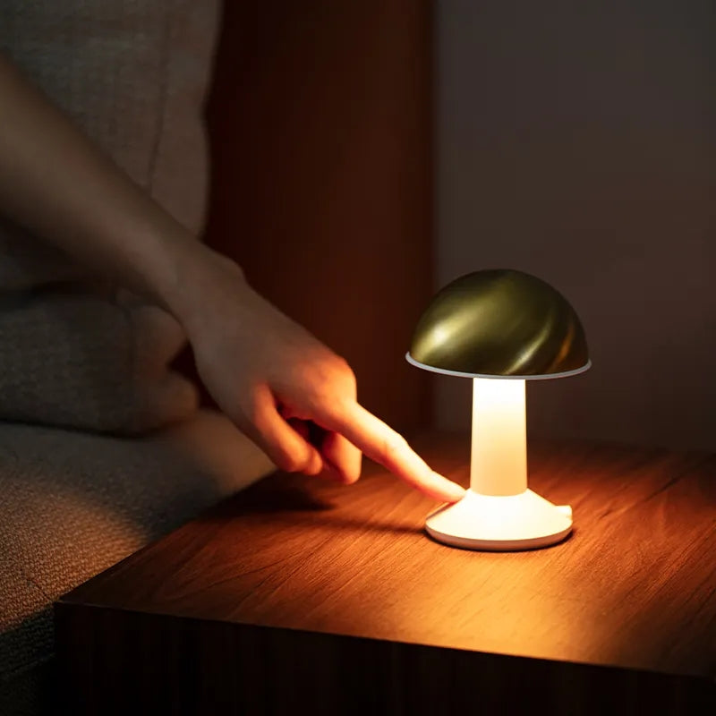 Skandinavisk Stilmessingsbordslampa i Guld
