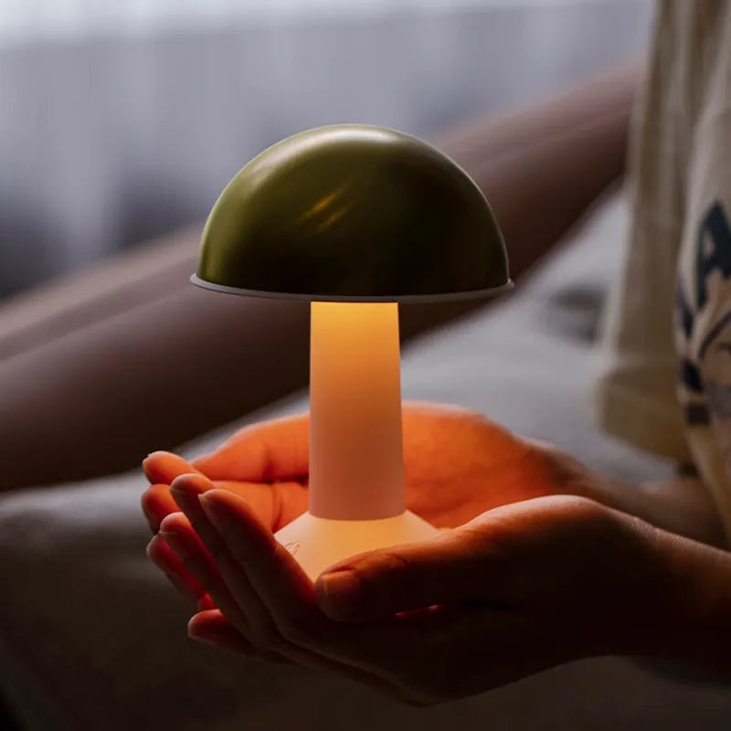 Bordslampa i Skandinavisk Stil med Guld Messing