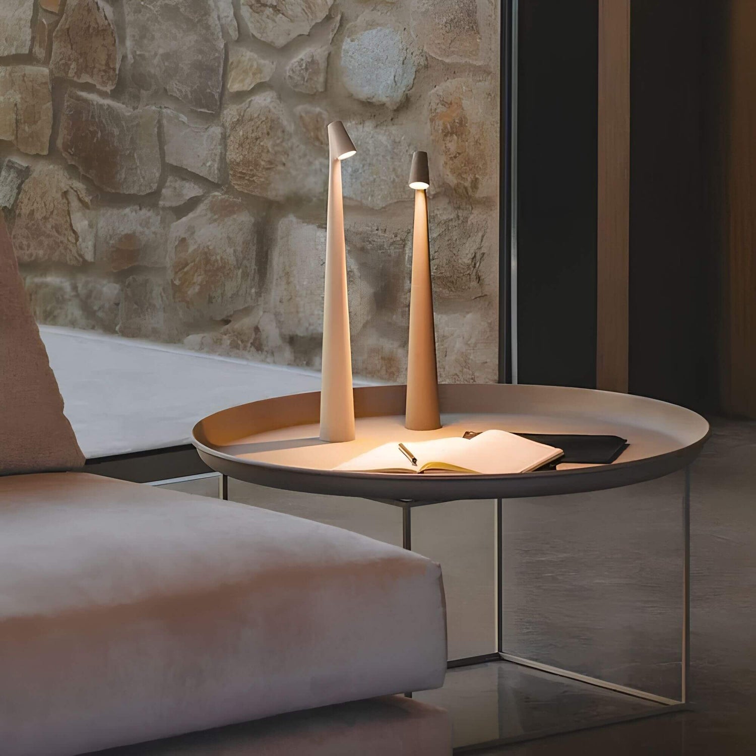 Nordic Elegance Golvlampa - Stilig och Dimbar Belysning för Moderna Interiörer