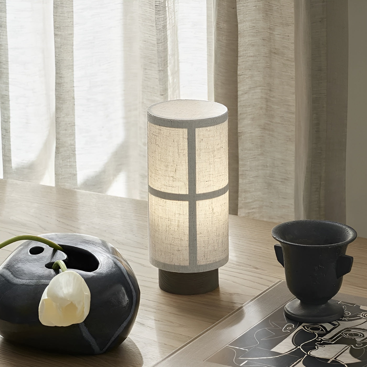 Silkes bordslampa – Japansk design för stilbjudande och dekorerande belysning