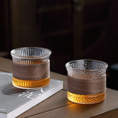 OakFlow Whisky Tumbler – Handgjord Glas med Trä Accent