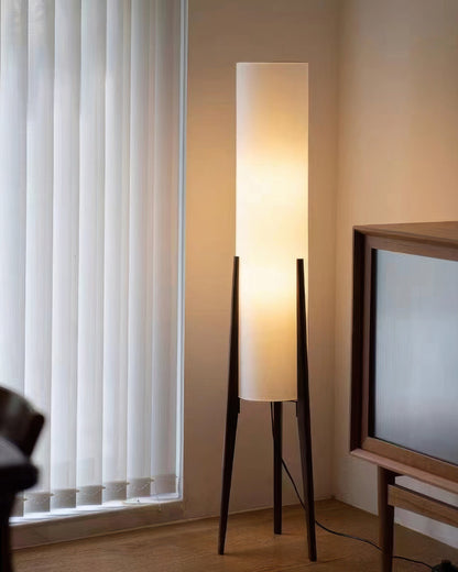 Lunara | Massivträstat lamp från valnöt med LED-ljus