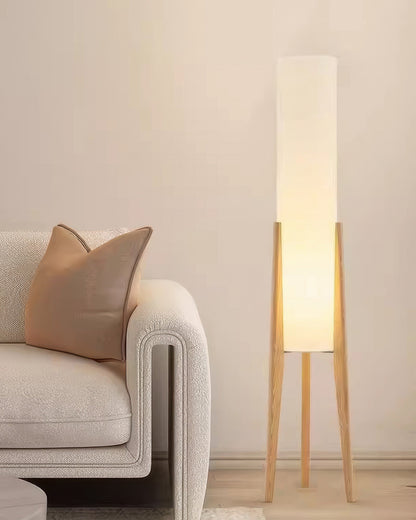 Lunara | Massivträstat lamp från valnöt med LED-ljus