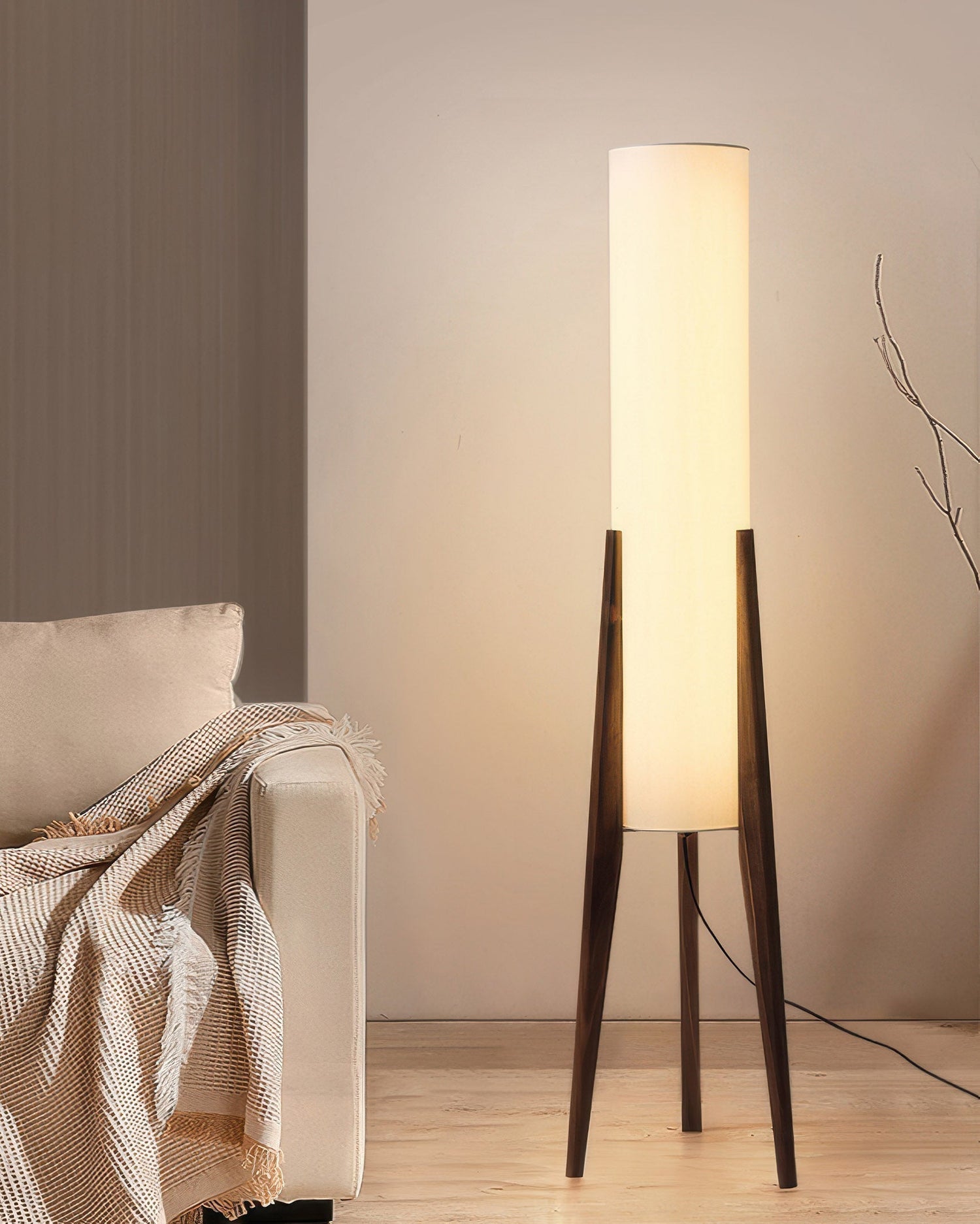 Lunara | Massivträstat lamp från valnöt med LED-ljus