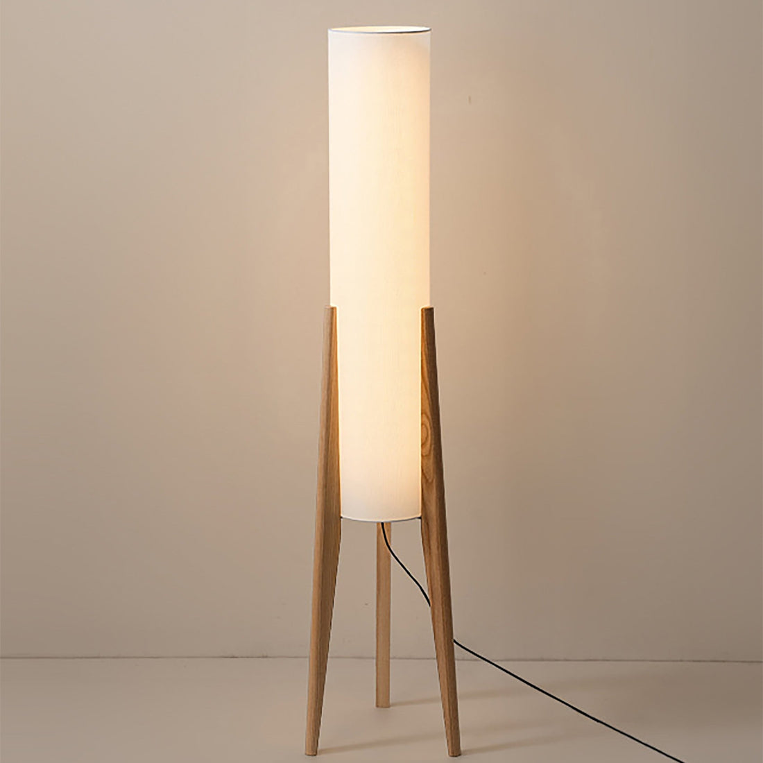 Lunara | Massivträstat lamp från valnöt med LED-ljus