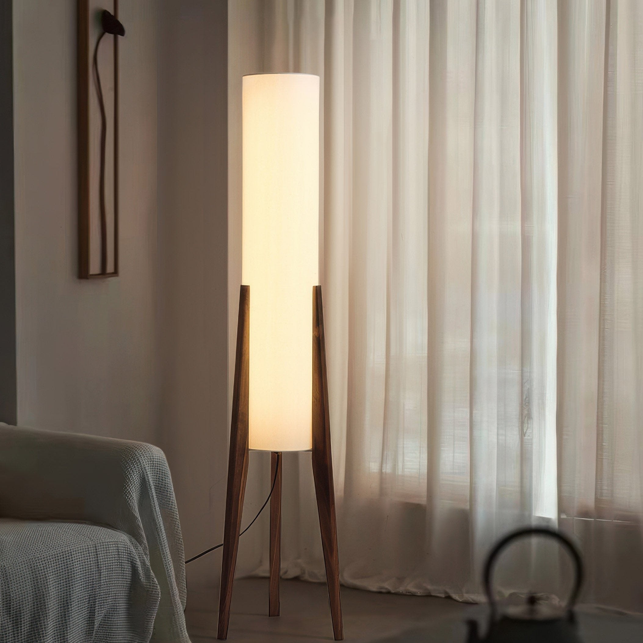 Lunara | Massivträstat lamp från valnöt med LED-ljus