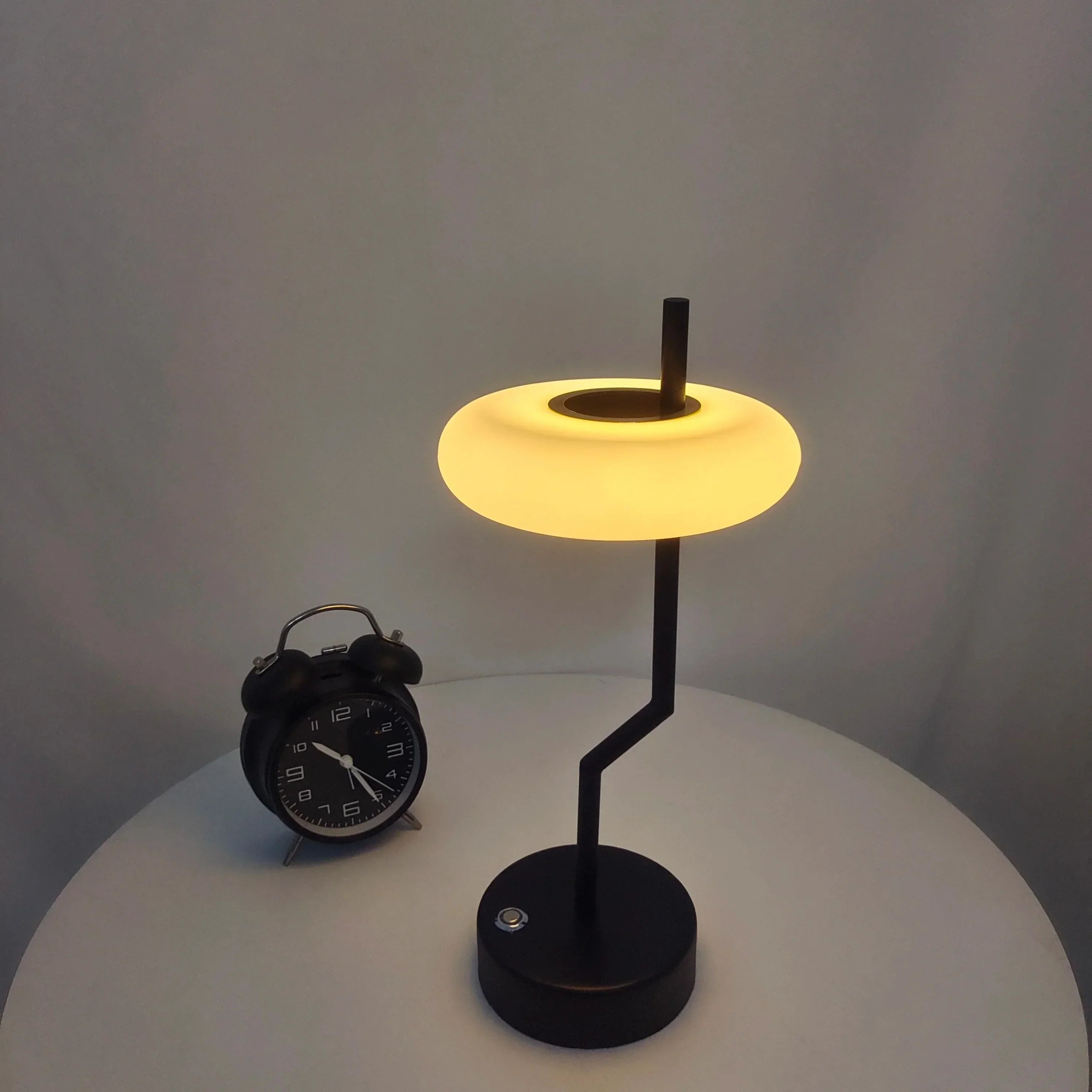 LumiTurn - Modern LED Bordsampa med Touchkontroll | Dimbar &amp; Svängbar Design