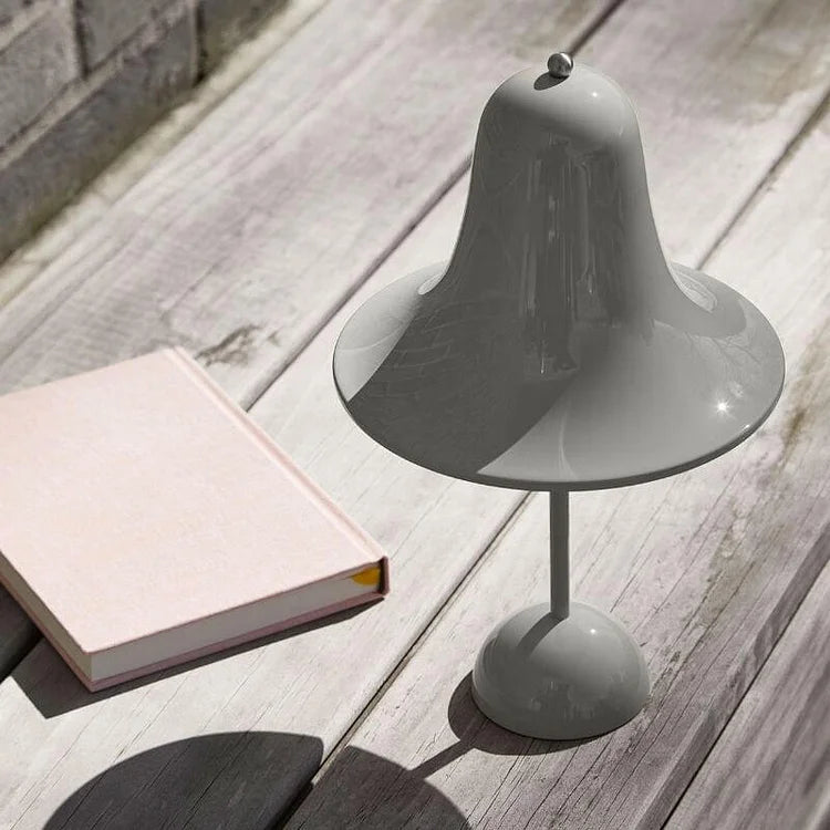 Klassisk klockformad bordslampa