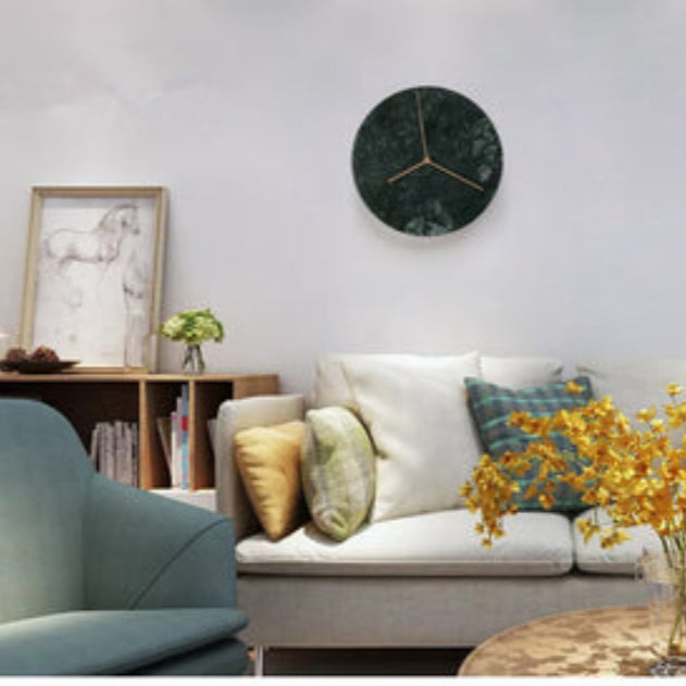 Carvallo – Elegant väggur med stilren design för moderna platser