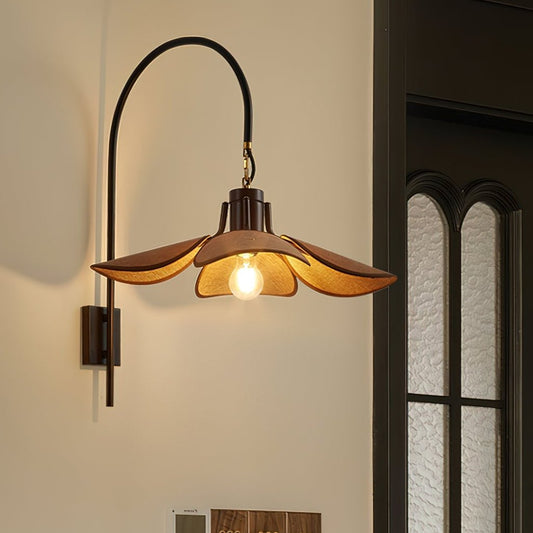 FloraLume – Blomformad Vägglampa för Elegant Belysning