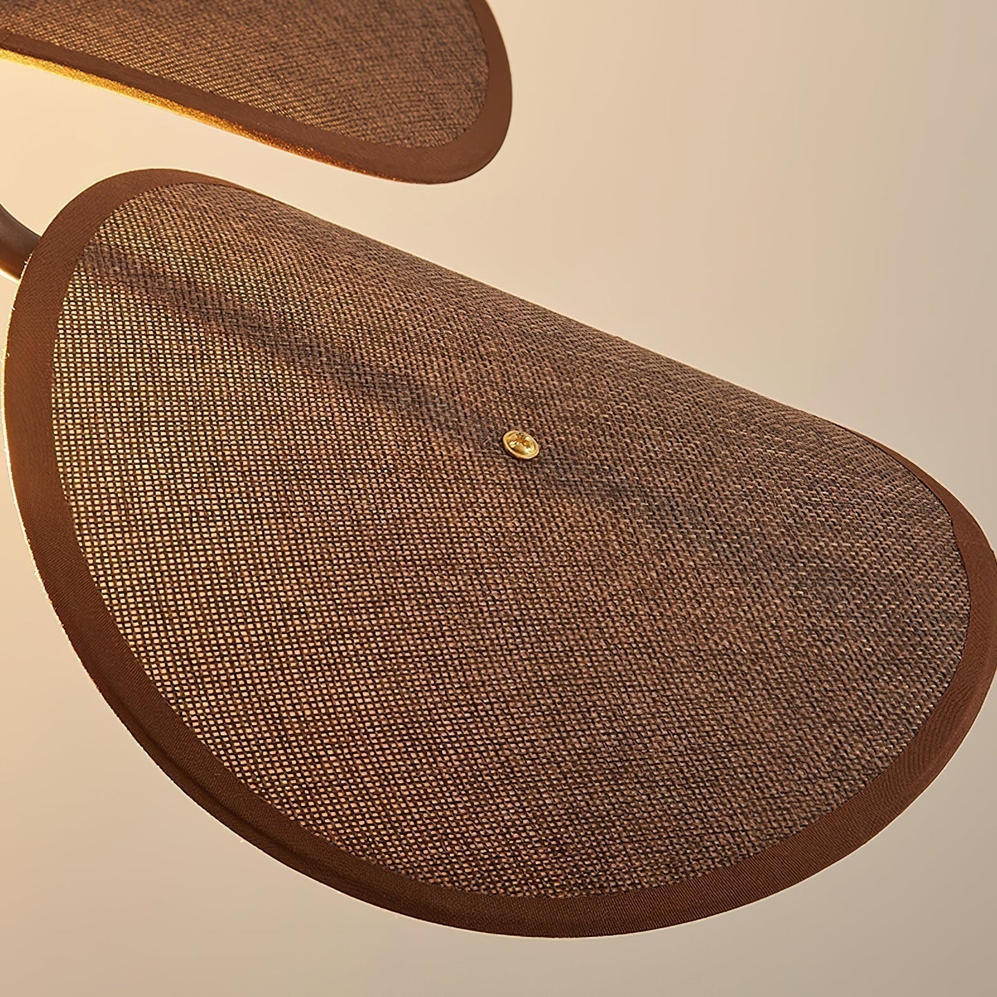 FloraLume – Blomformad Vägglampa för Elegant Belysning