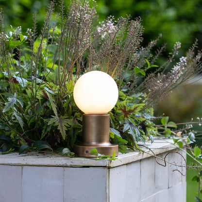 Porta Bordsbelysning | Trådlösa Sänglampor | Åldrad Mässing &amp; Opal Glas | Touch Dimming | Brick by Brick London