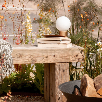 Porta Bordsbelysning | Trådlösa Sänglampor | Åldrad Mässing &amp; Opal Glas | Touch Dimming | Brick by Brick London