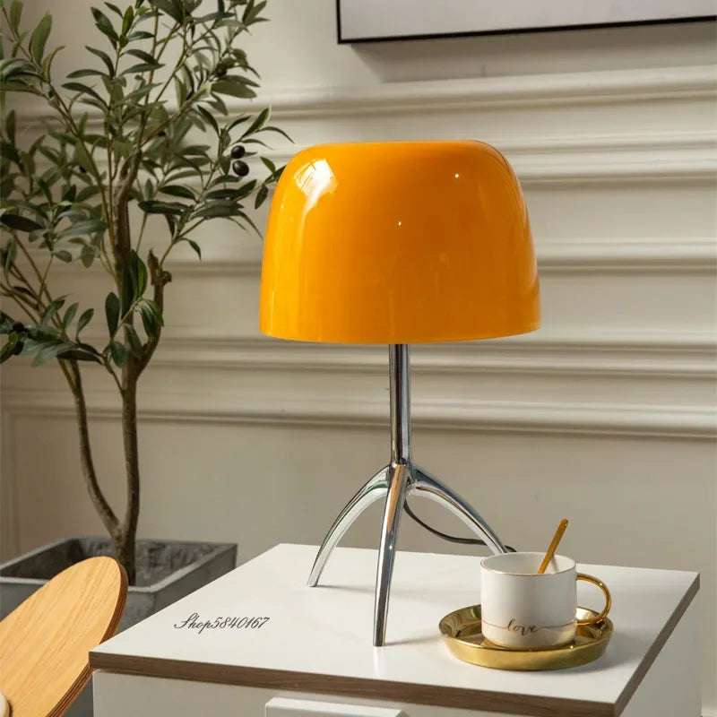 LumiTripod – Modern LED Skrivbordslampa med Justerbar Design