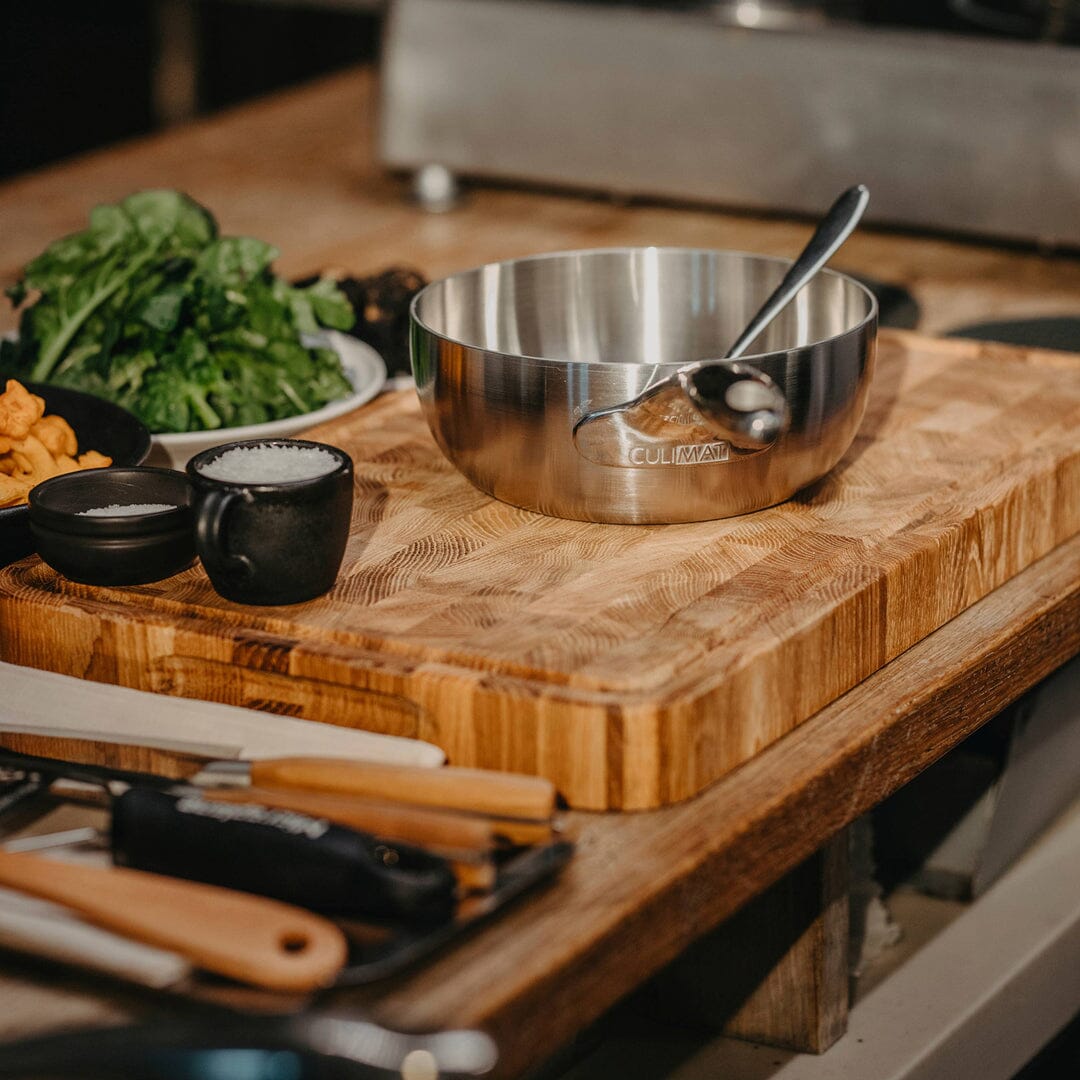 Premium ekträskärbräda – Robust, halkfri och med måttangivelser, idealisk för kött, grönsaker och bröd