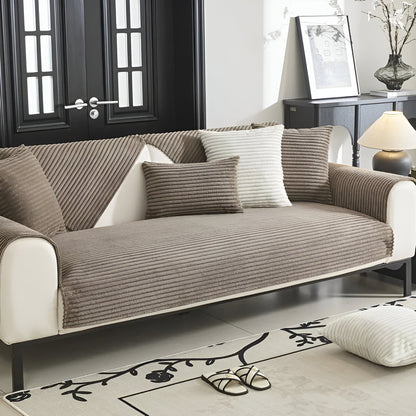 PuffSoft Soffaöverdrag – Plyschsammet, halkfritt överdrag för ultimat komfort och stil