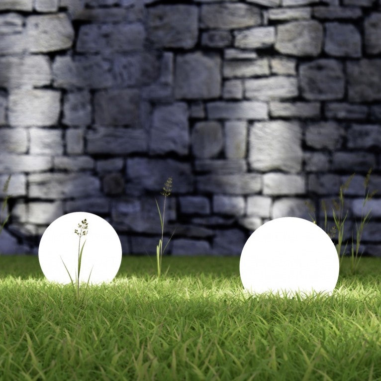 LightPebble – Stilren trädgårdsklotlampa