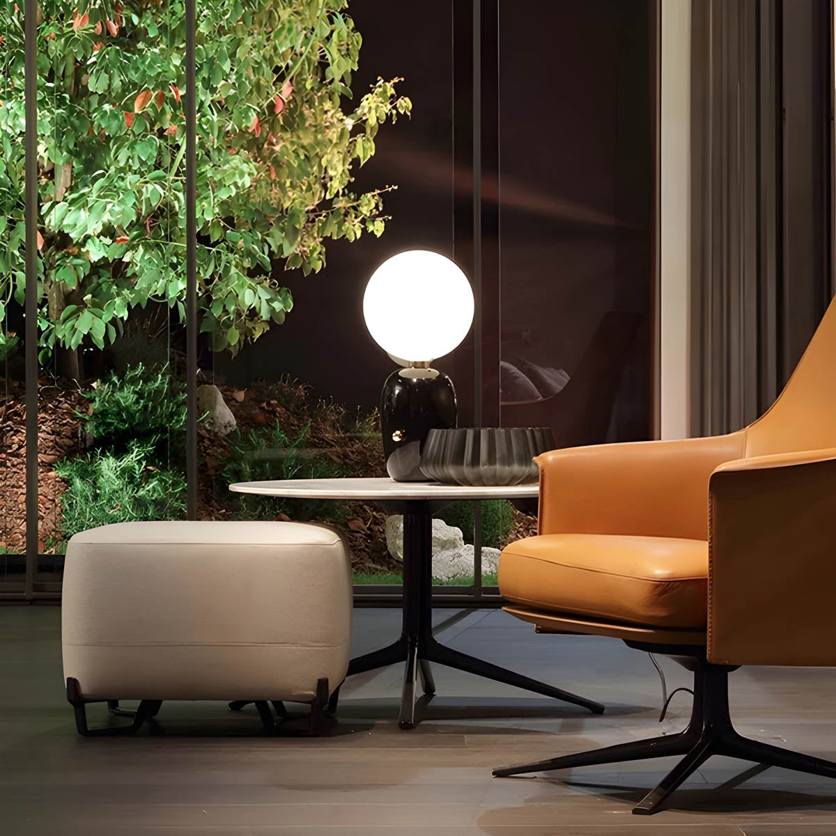 Stilren Globe Bordslampa