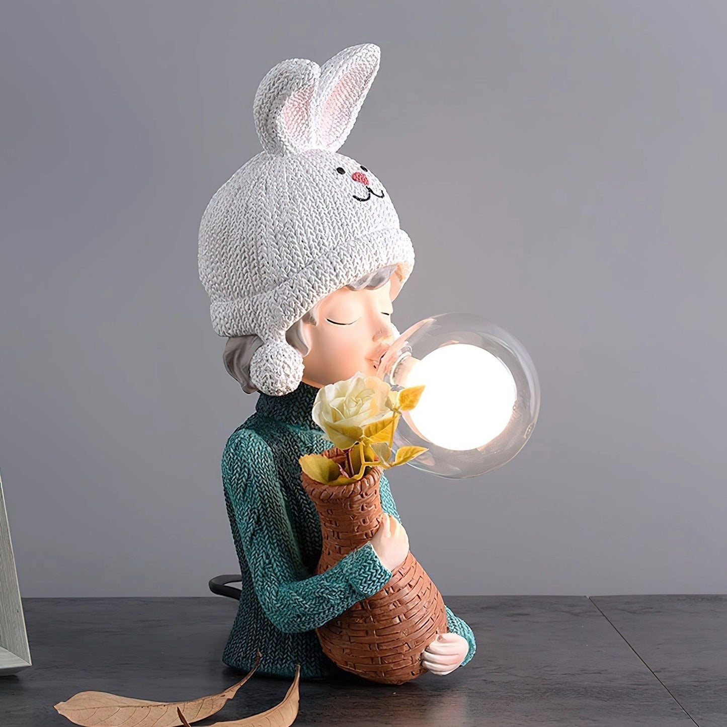 Resin bordslampa Elegance Lyra Rabbit Girl – Dubbel-glasskärm