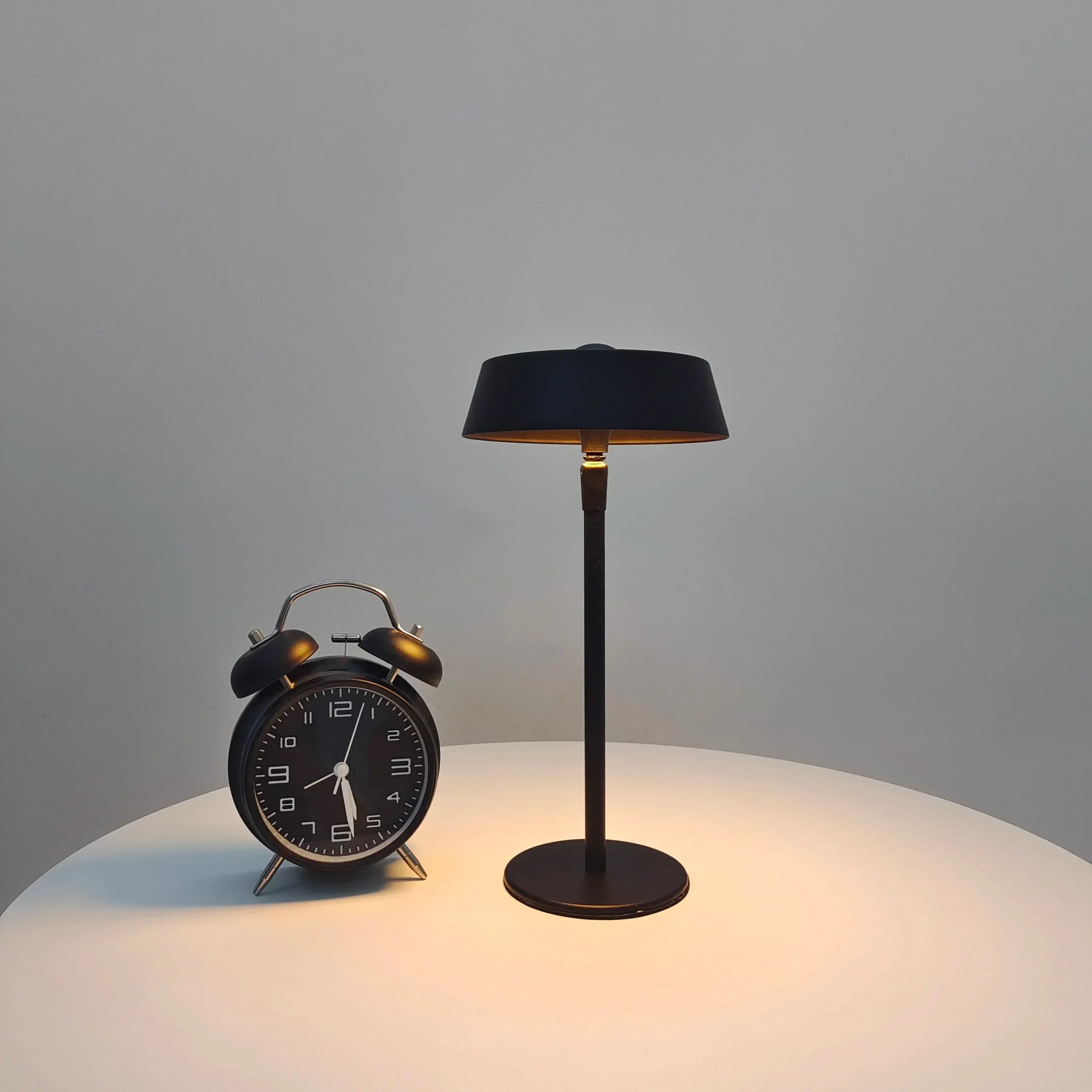LumiTouch – Modern Sensor Bordslampa med LED Belysning