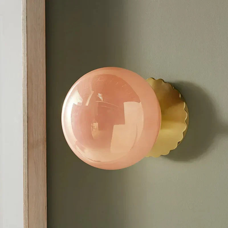 LuxeGlow - Modern LED Vägglampa med Glasboll Elegant Belysning