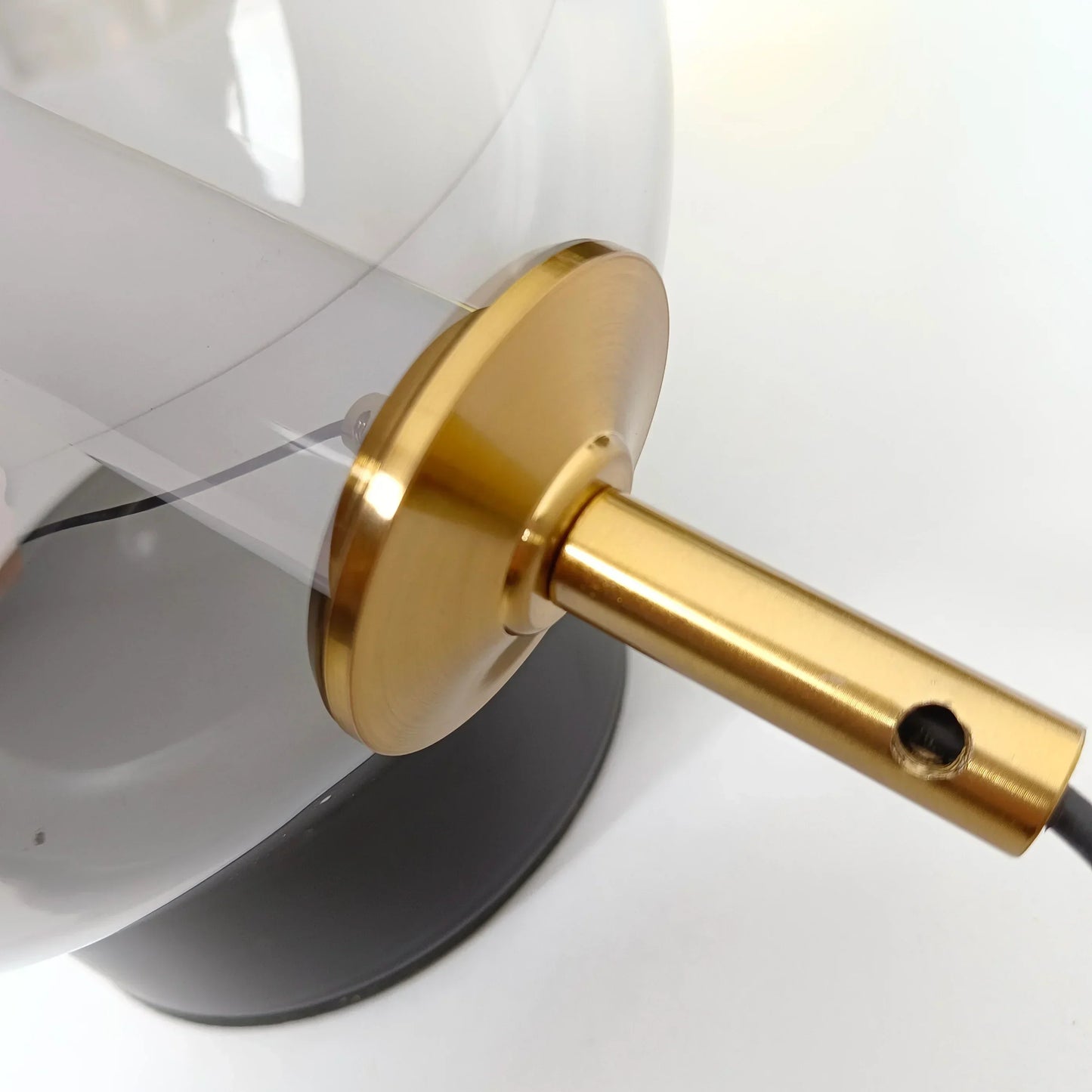 RetroGlass - Vintage Bordslampa med LED-belysning för Stämningsfulla Accentueringar