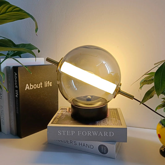 RetroGlass - Vintage Bordslampa med LED-belysning för Stämningsfulla Accentueringar