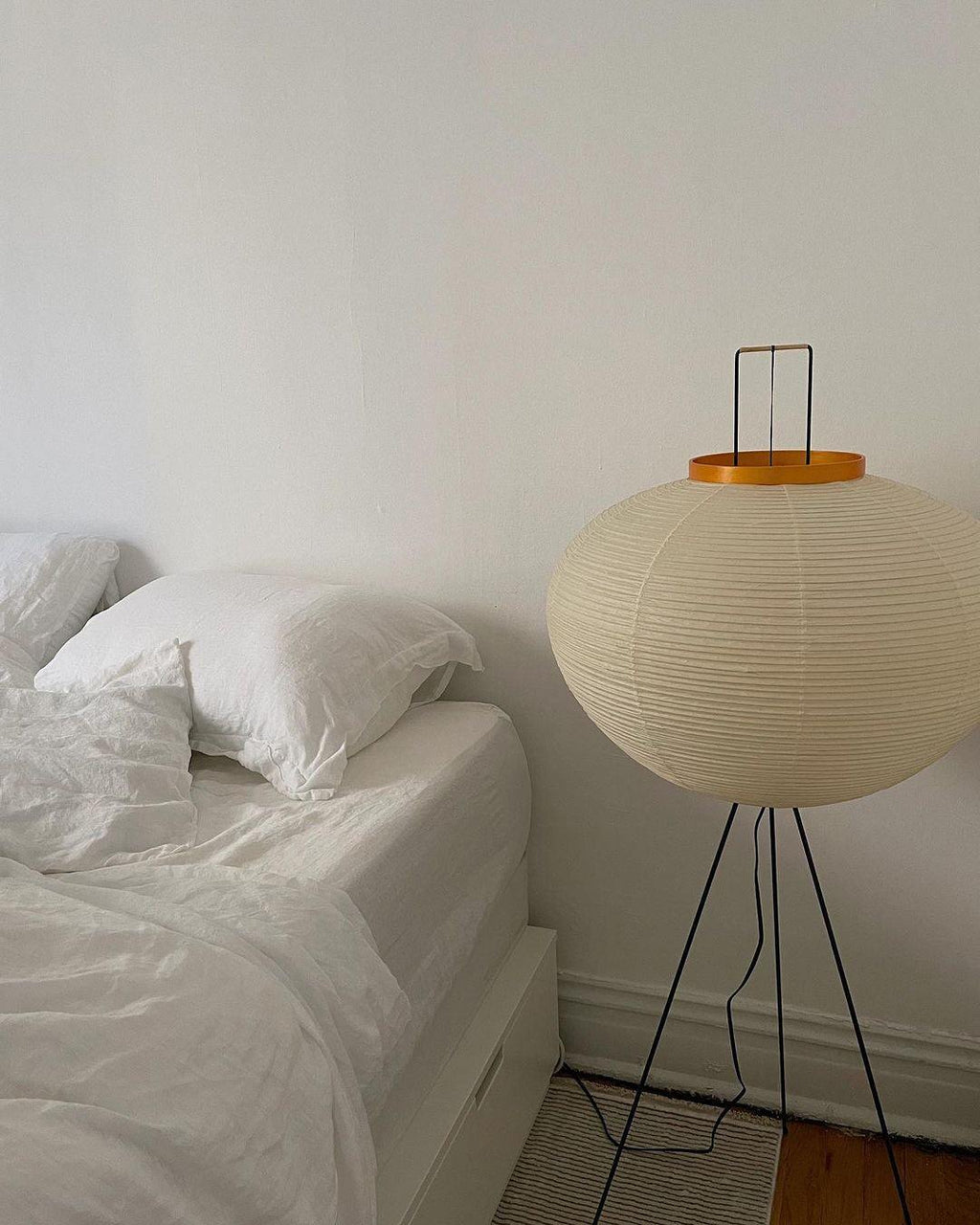 Lunora Haze | Skulptural golvlampa i rispapper i Japandi-stil